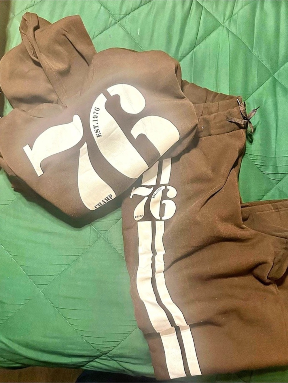 Women’s Brown & White Color Block Sweatpants Set
